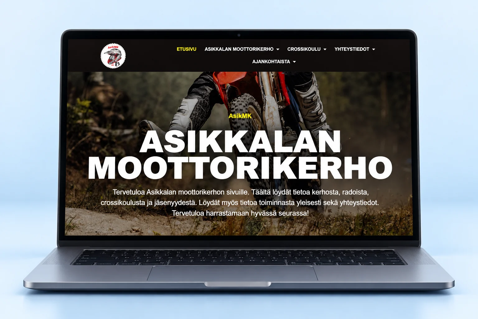 Asikkalan Moottorikerhon kotisivun etusivu kannettavan tietokoneen näytöllä